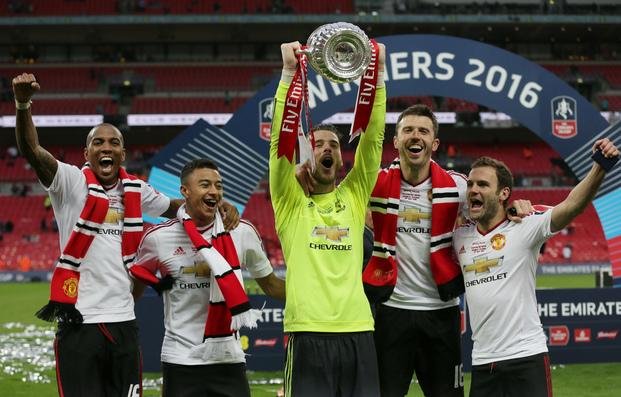 Manchester Utd. se sacó la mufa