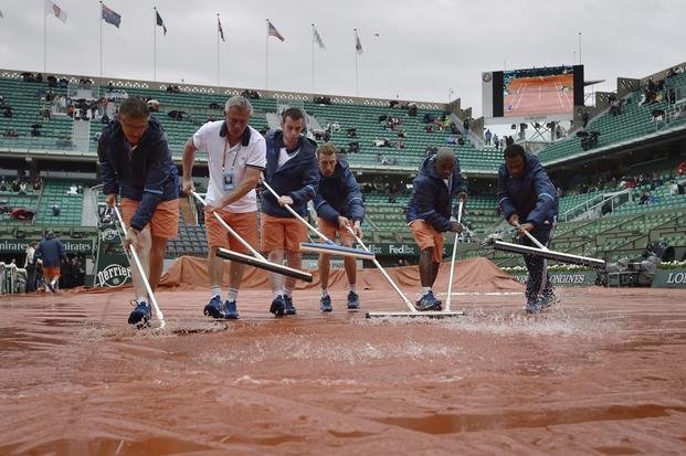 El arranque de Roland Garros pasado por agua