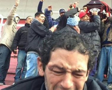Hinchas de Independiente pasearon el féretro de un barra por el estadio
