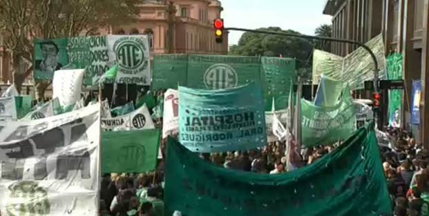 Estatales protestaron en el microcentro porteño
