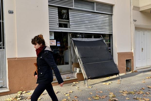 Asaltaron a otra comerciante y le dieron un fuerte golpe en la cabeza