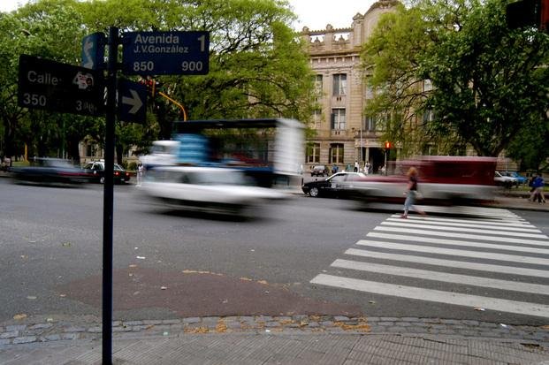Asaltan a chicos todos los días  en la salida del Colegio Nacional