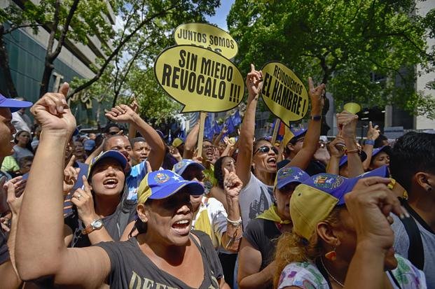 Más presión opositora por el referendo contra Maduro