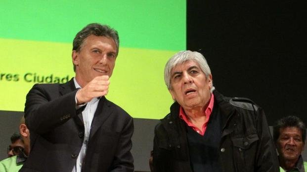 En medio de la crisis en la AFA, Macri se reuniría el sábado con Moyano en Olivos