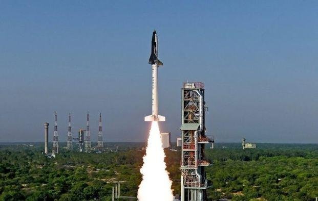 India probó con éxito un barato y pequeño transbordador espacial