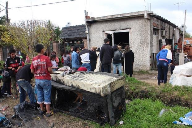 Una familia perdió lo que tenía en un incendio en Altos de San Lorenzo