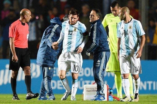 Alarma por Messi: sufrió un trumatismo "en la zona lumbar y la parrilla costal"