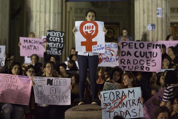 Conmueve a Brasil la violación múltiple de una chica de 16 años