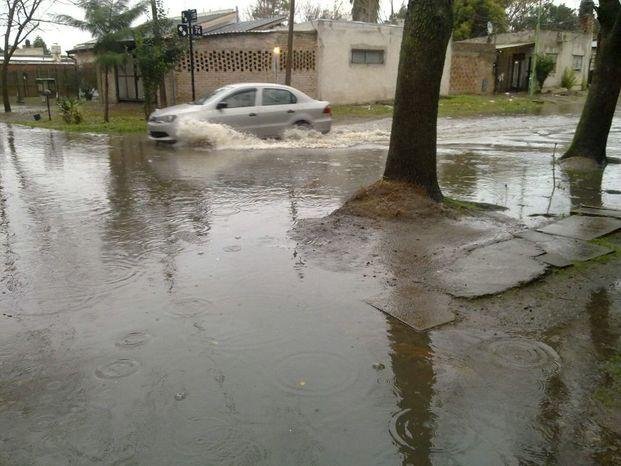 Reclamos por las bocas de tormenta de 74 y 135