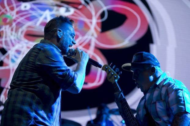 Los hits del pasado y la ópera rock de hoy de los Cadillacs dejaron en llamas el Luna