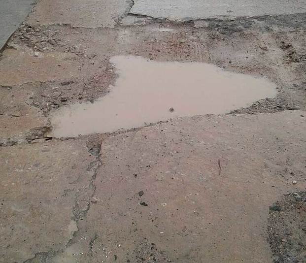 Queja por "tremendo" bache en 66, 121 y 122