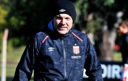 Se alejó el profe Solé