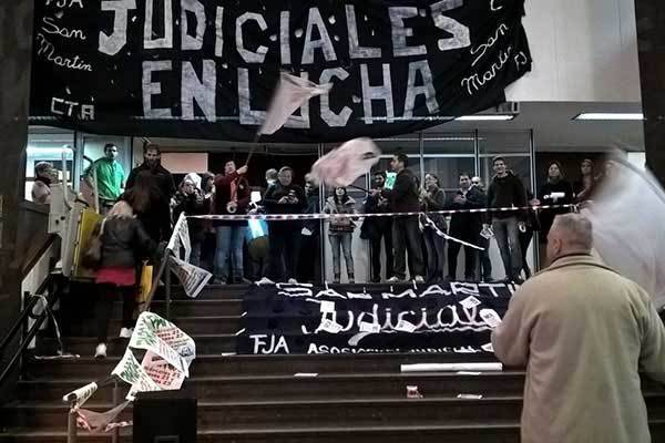 Judiciales aceptaron oferta salarial del Gobierno y levantan el paro