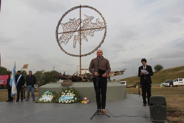 Martiniano Molina en el acto homenaje a los caídos del crucero “General Belgrano”