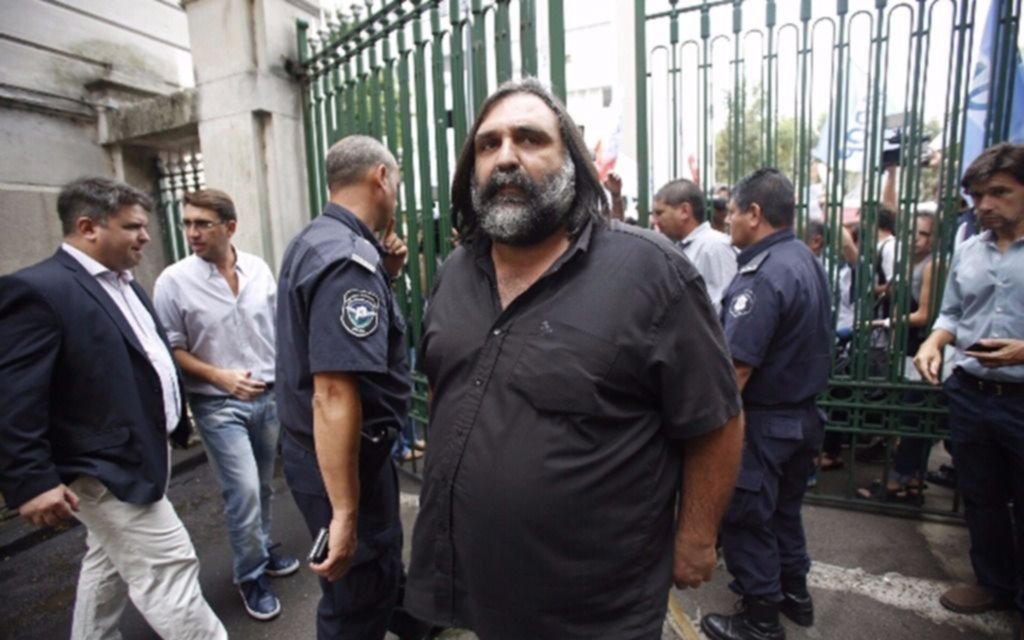 Docentes: para Baradel el gobierno busca "imponer" un acuerdo salarial 