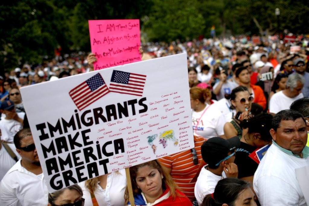 Marchas contra el plan para deportar más inmigrantes