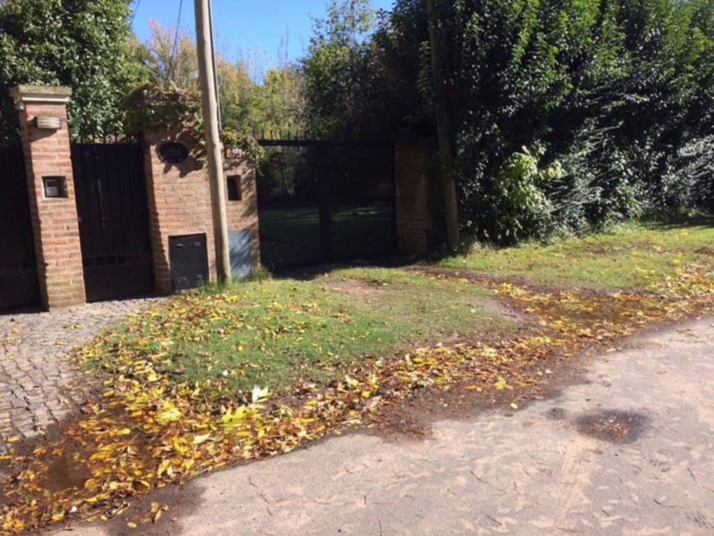Reclamo por pérdida de agua desde hace semanas en Gonnet