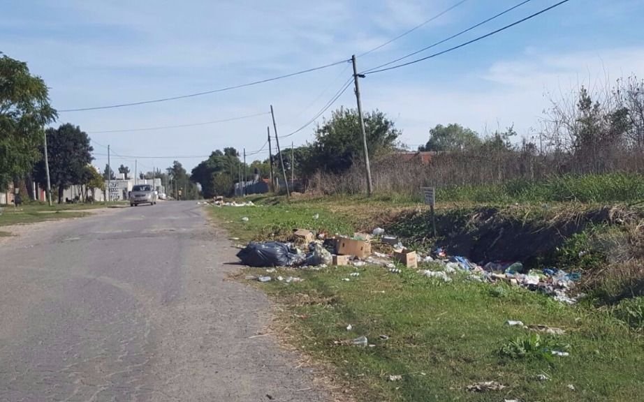 Quejas por basural y quema de residuos en Hernández