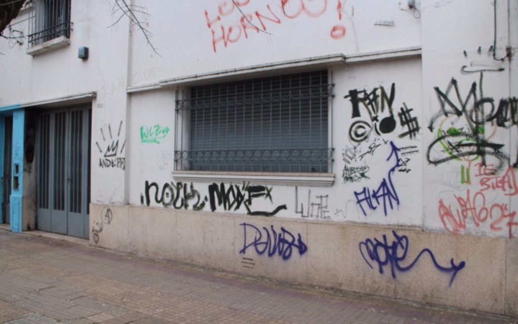 Grafitis: multarían a comerciantes que vendan aerosoles a menores