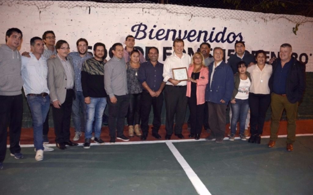   Cascallares inauguró obras en el Club 15 de Enero de Longchamps    
