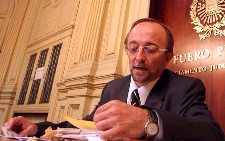 Maniataron, golpearon e intentaron ahorcar con un cable al fiscal Fernando Cartasegna en su despacho