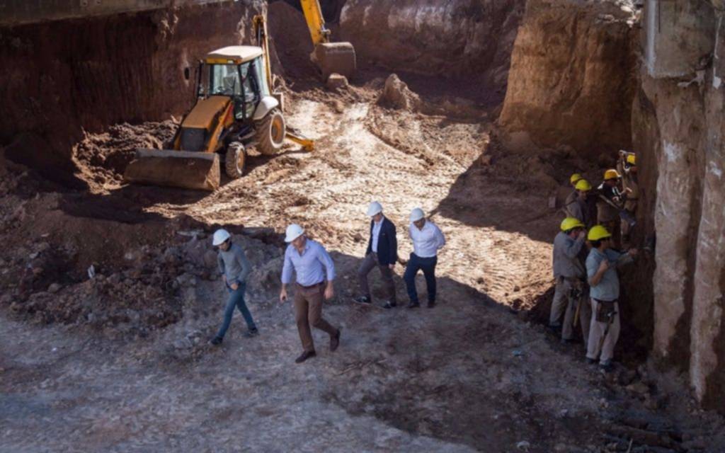 Molina supervisó obras del nuevo cruce bajo vías de Smith