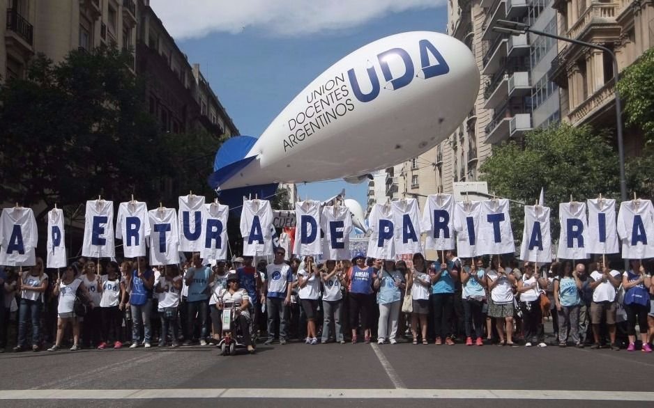 Docentes: suspenden fallo que obligaba al Gobierno a convocar paritaria nacional