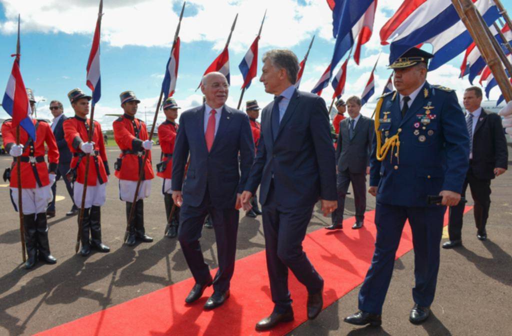 Macri en Paraguay: acuerdo por la deuda de Yaciretá
