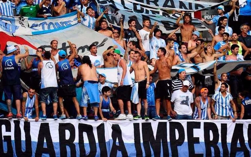 Aplican el derecho de admisión a 44 barras de Racing