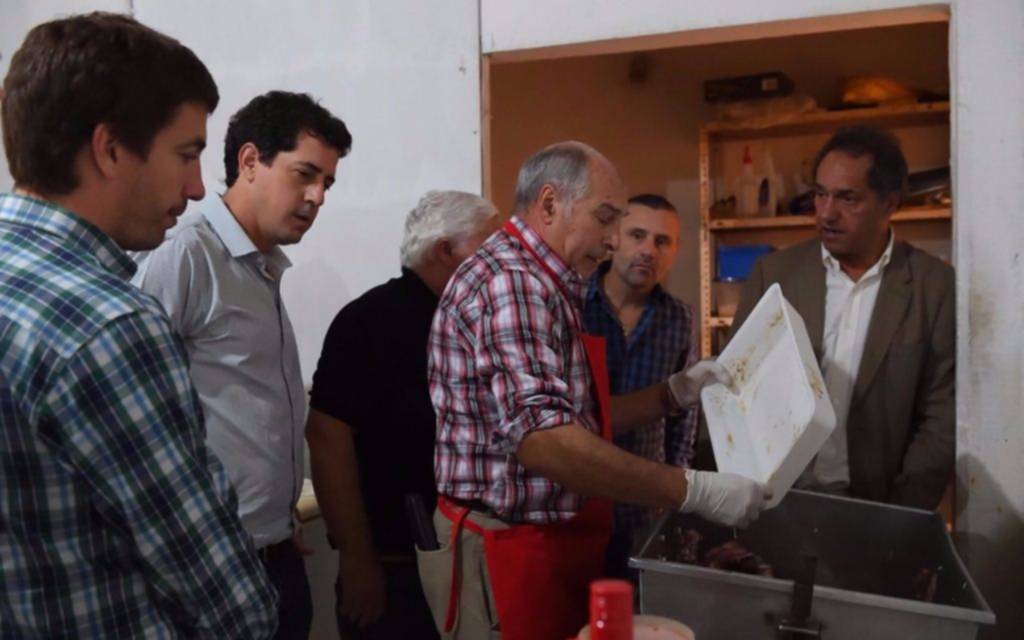 Scioli visitó a productores de Mercedes junto a La Cámpora