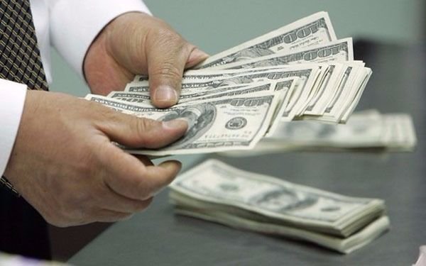 El dólar cerró a $ 15,64 