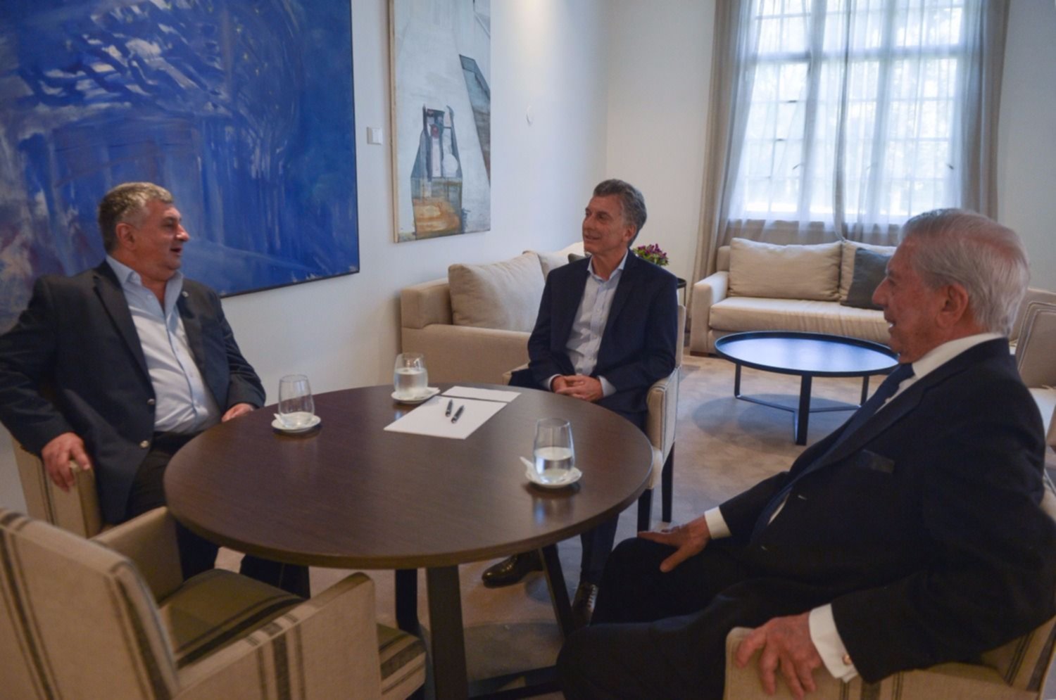 Macri recibió al escritor peruano Mario Vargas Llosa