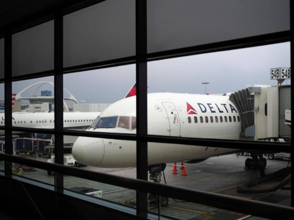 Ahora expulsaron a una familia de un avión