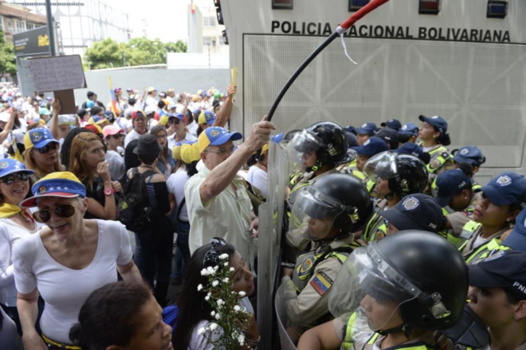 Mujeres venezolanas tomaron las calles para pedir el fin de la violencia
