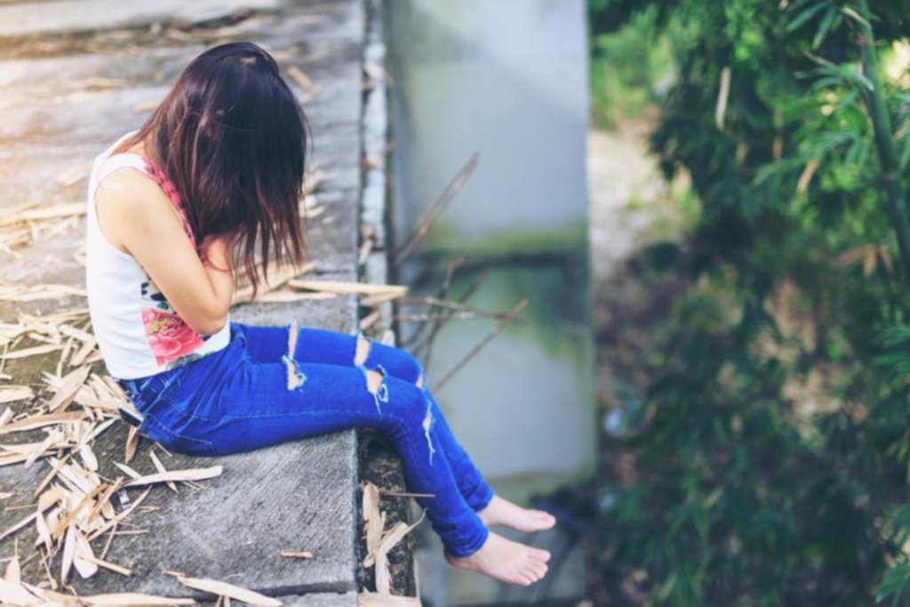 Crece el suicidio adolescente y aumenta su vínculo con el acoso escolar y en redes