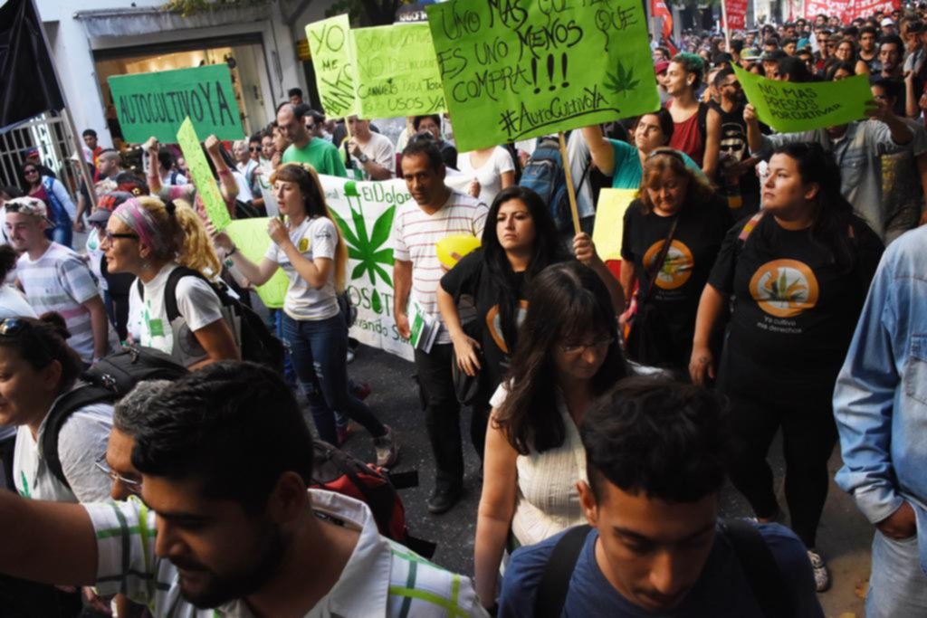 Una multitudinaria marcha para pedir la despenalización del consumo de cannabis