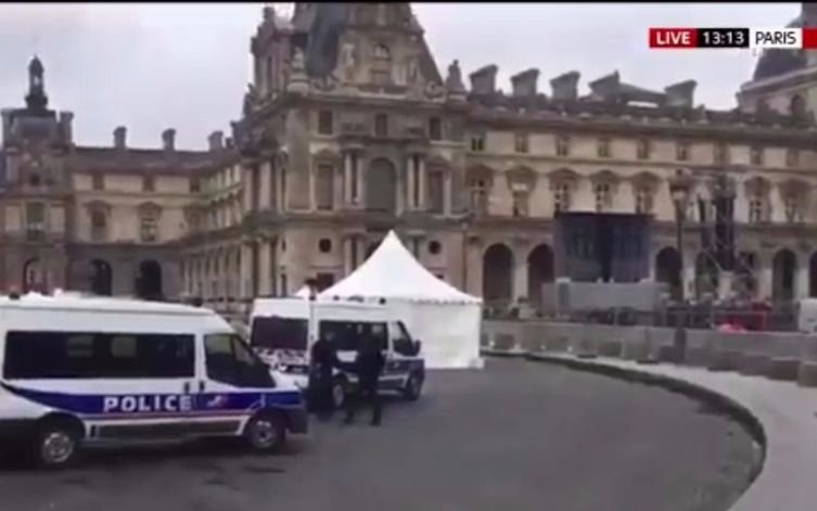 Ordenaron la reapertura de la plaza frente al Louvre tras la evacuación