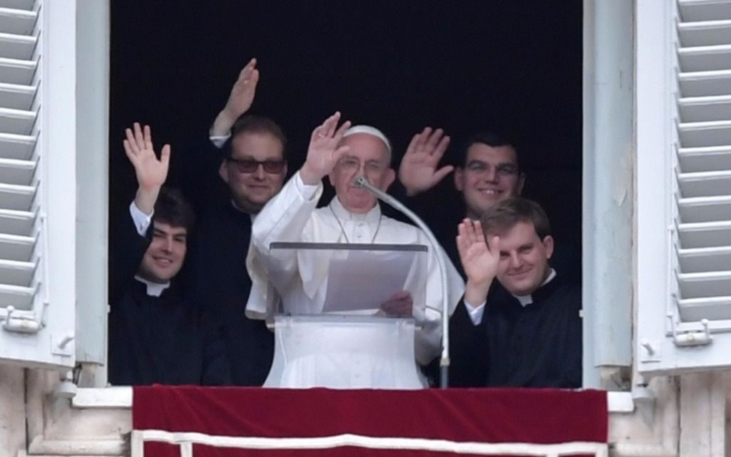 Francisco pidió a los nuevos sacerdotes que “no hagan carrera”