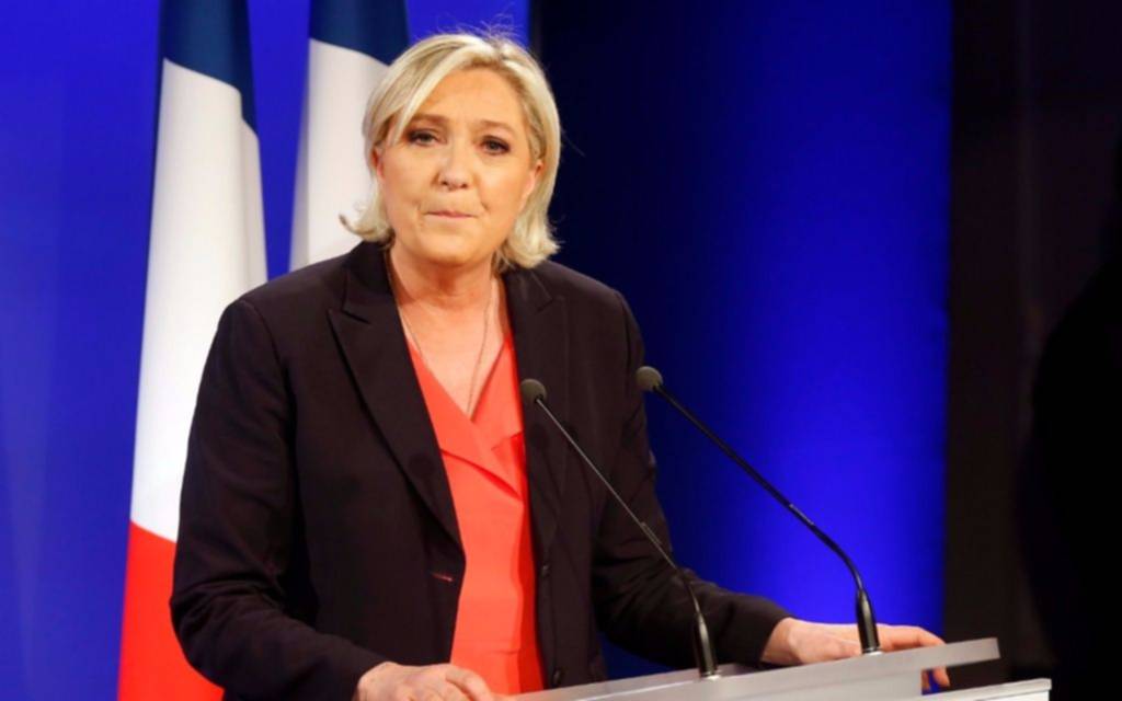 Tras admitir la derrota, Le Pen llama a formar una "nueva fuerza política" opositora 