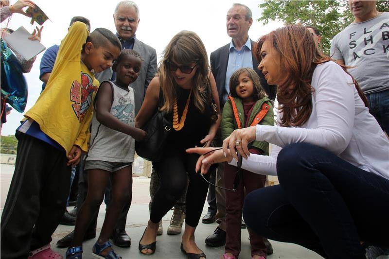 La ex presidenta, con refugiados