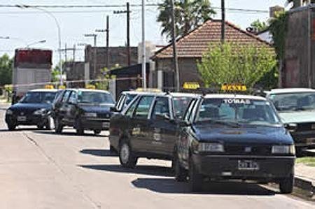 En medio de tironeos políticos, en Berisso se politiza hasta un aumento en la tarifa de los taxis