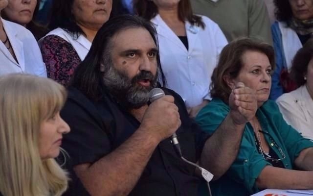 Los docentes amenazan con retomar los paros
