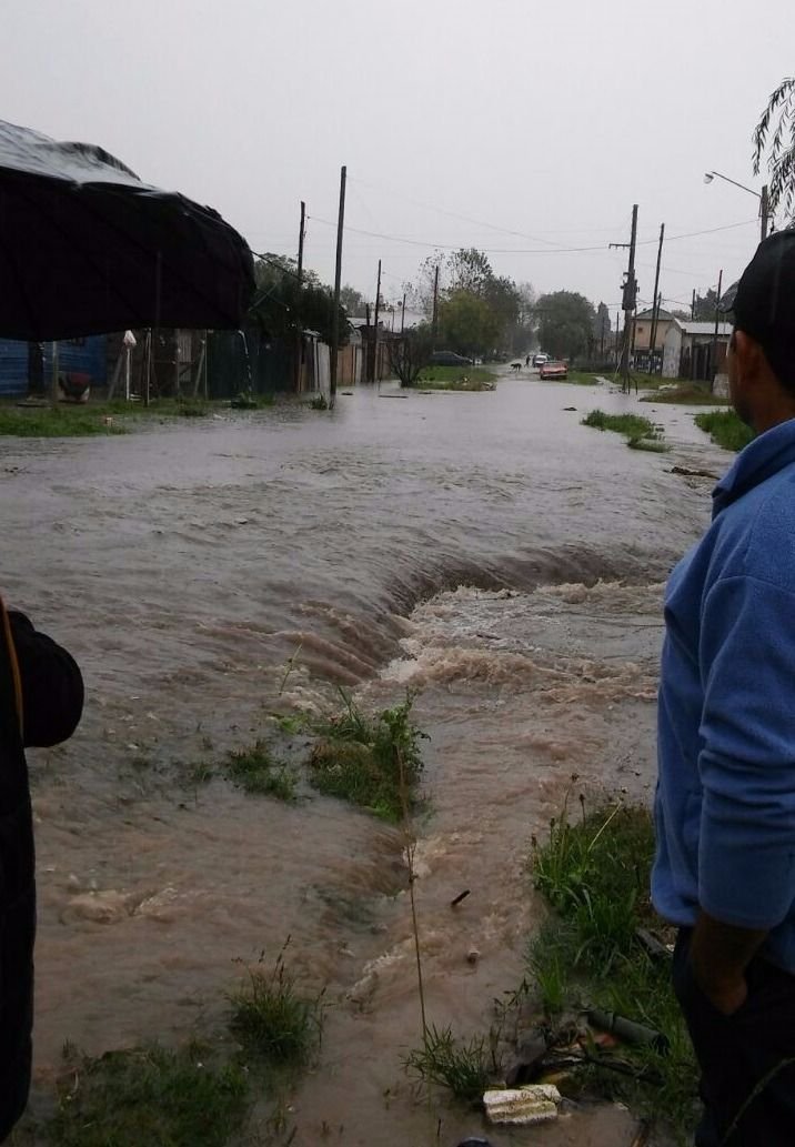  La lluvia no dio tregua y hubo zonas inundadas en la Región  