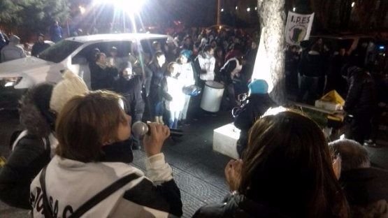 Tras más de 15 horas, Alicia Kirchner pudo abandonar la Gobernación