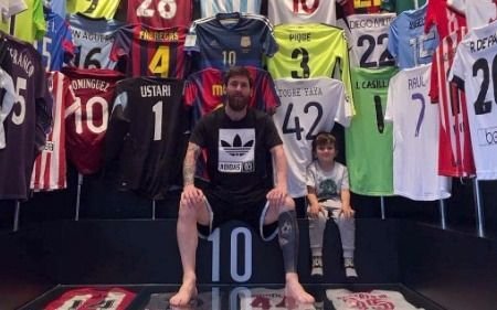 Messi mostró parte de su impactante museo de camisetas y aparece la del Pincha
