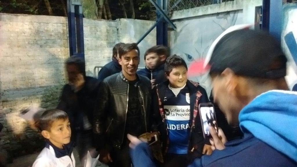 Lobos recibió el cariño de los hinchas