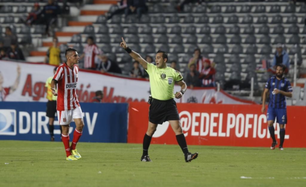 Fernando Espinoza será el árbitro del clásico