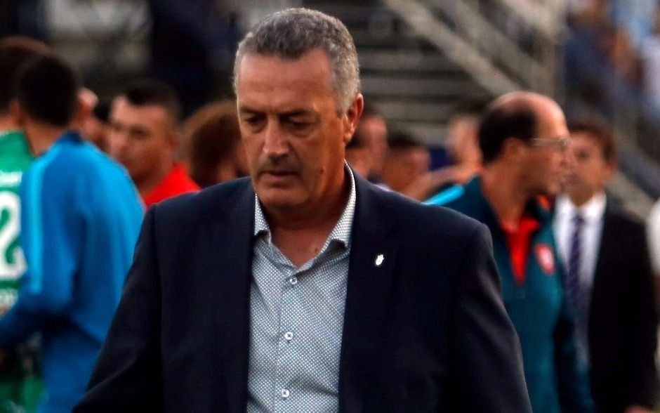 Alfaro se fue sin hablar y lo hará recién post Clásico