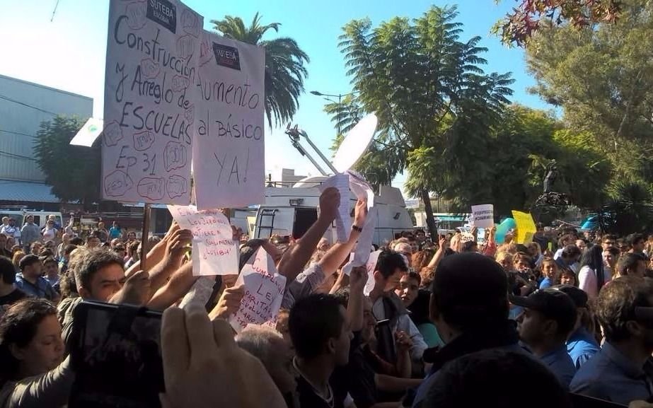 Docentes anunciarán mañana acciones por el “incumplimiento del gobierno"