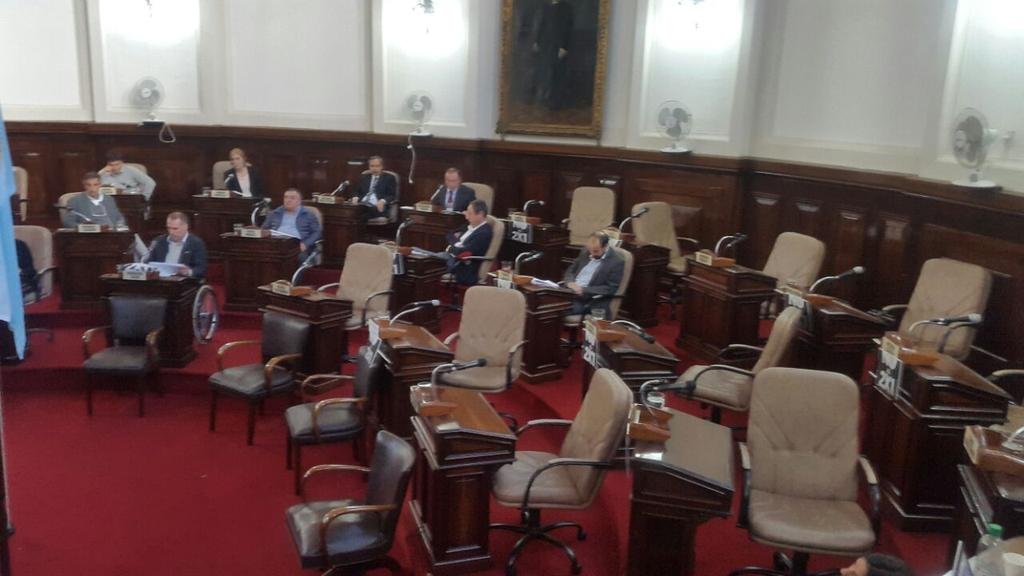 Escándalo político en el Concejo por la detención de un militante